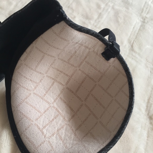 Feathered Black Victoria Secret Bra - Picture 4 of 5